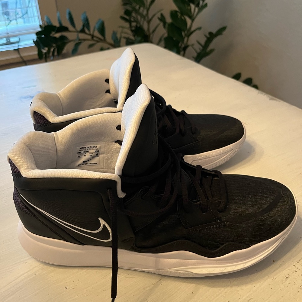 NIKE Kyrie Irving
